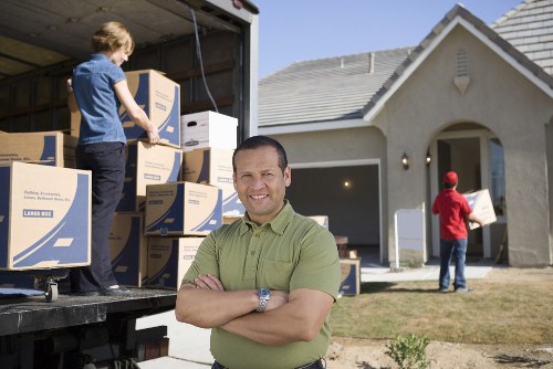 Local moving team handling access challenges in Elmersend