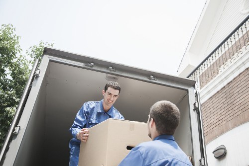 Local moving help for a residential street with parking considerations in Elmersend